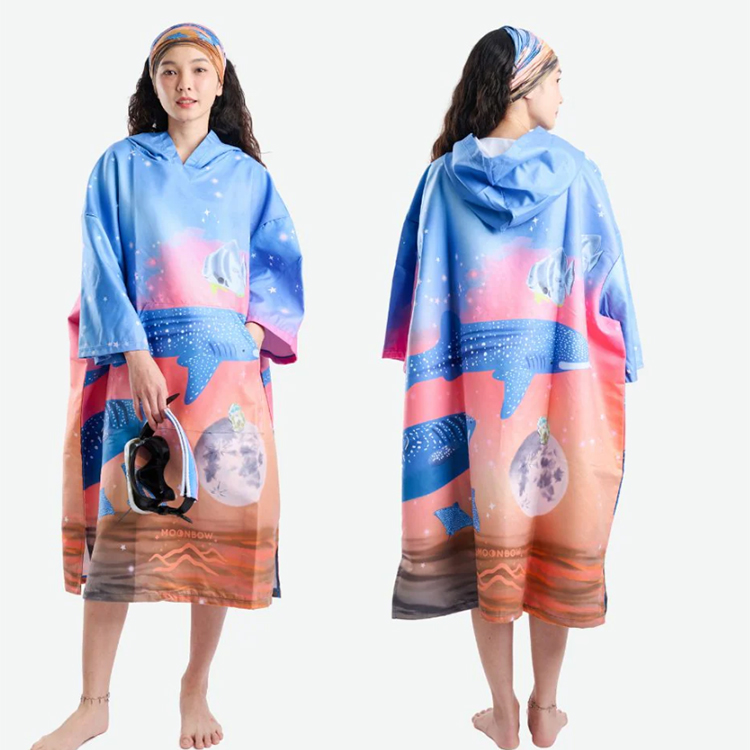mic21ダイビングショップ[ MOONBOW ] アドベンチャーポンチョ お着替え