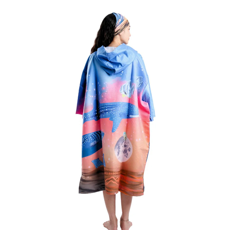 mic21ダイビングショップ[ MOONBOW ] アドベンチャーポンチョ お着替え